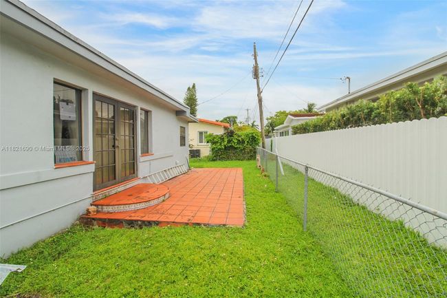 5959 Sw 16 Th Ter, House other with 3 bedrooms, 2 bathrooms and null parking in Miami FL | Image 31