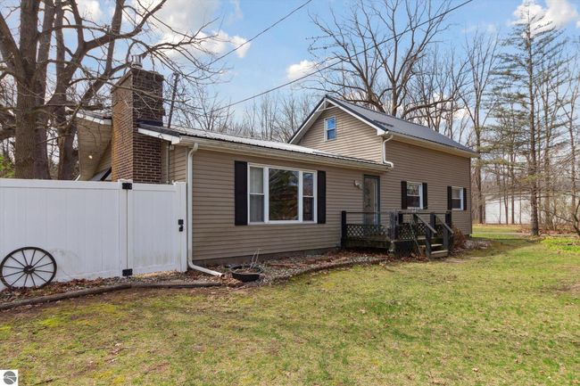 4125 W Harrison Rd, House other with 4 bedrooms, 1 bathrooms and null parking in Alma MI | Image 4