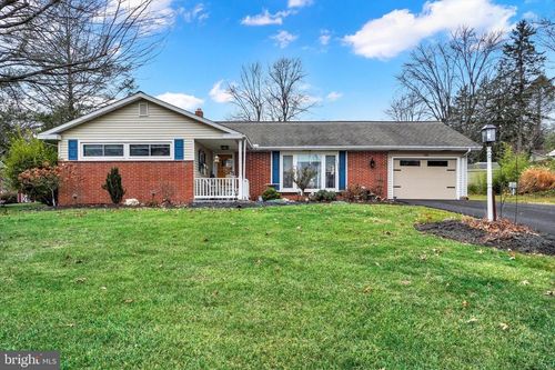 111 Dixie Dr, RED LION, PA, 17356-1110 | Card Image