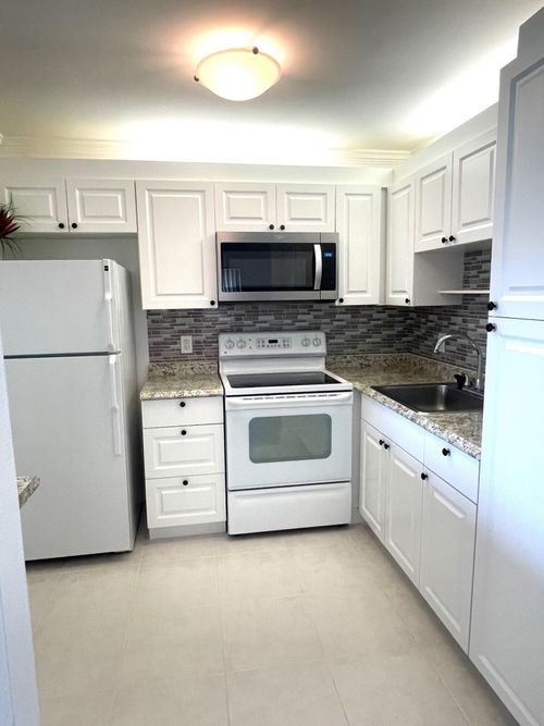 114 Valencia E, Delray Beach, FL, 33446-2062 | Card Image