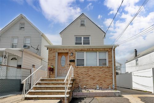 12311 115th Ave, South Ozone Park, NY, 11420-2018 | Card Image