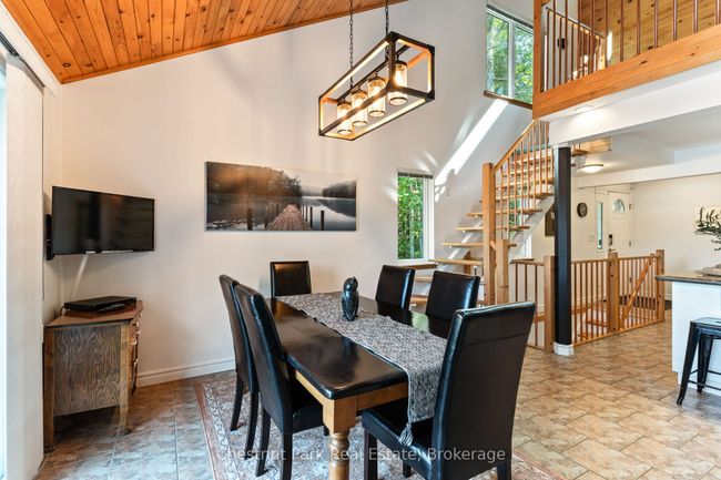 293 W Diamond Lake Rd, House other with 3 bedrooms, 2 bathrooms and 4 parking in Highland Grove ON | Image 33