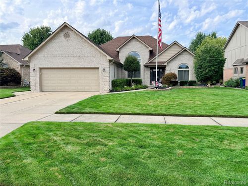 19287 Scenic Harbor Dr, Macomb, MI, 48044-2879 | Card Image