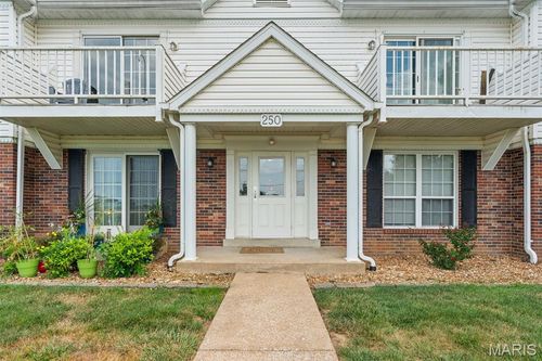 256 Carriage Ct, Washington, MO, 63090-4600 | Card Image