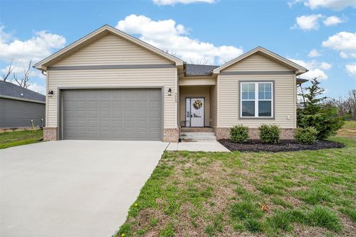 3069 Gunsmoke Trail Way, Bowling Green, KY, 42101-6613 | Card Image