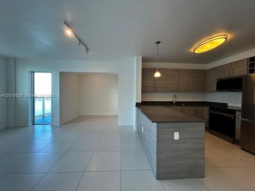 208-7525 E Treasure Dr, North Bay Village, FL, 33141-4394 | Card Image