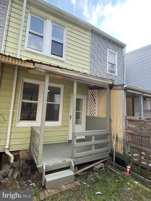 427 W Market St, MAHANOY CITY, PA, 17948-2511 | Card Image