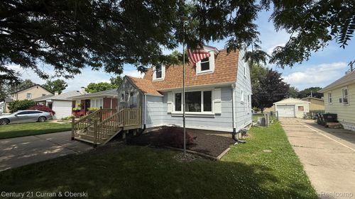 7555 Ziegler St, Taylor, MI, 48180-2621 | Card Image