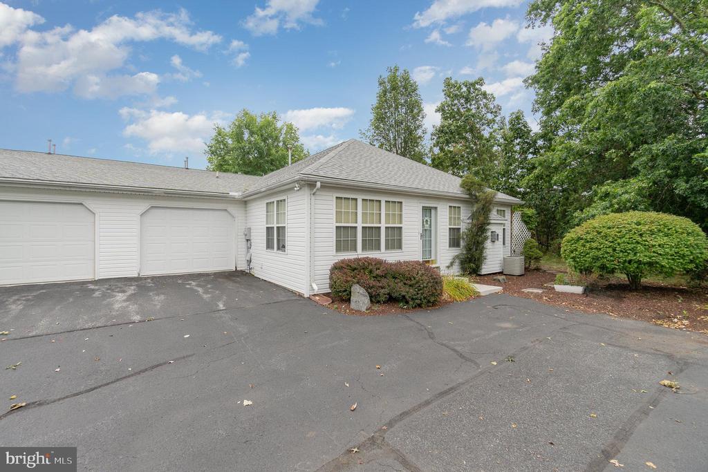 Meadow Dr, Gettysburg, PA 17325