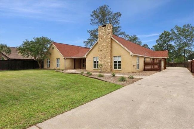1010 Yaupon Trl, House other with 5 bedrooms, 3 bathrooms and 3 parking in Sour Lake TX | Image 33