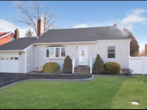 10 Bainbridge Ave, Melville, NY, 11747-2602 | Card Image