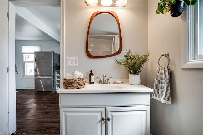 77 E 24 Th St, House other with 2 bedrooms, 1 bathrooms and 1 parking in Hamilton ON | Image 17
