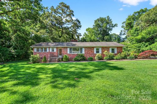 3135 Charlyne Dr, Hendersonville, NC, 28792-1124 | Card Image
