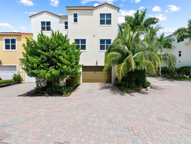 1779 Nw 124th Pl, Townhouse with 5 bedrooms, 3 bathrooms and null parking in Pembroke Pines FL | Image 18