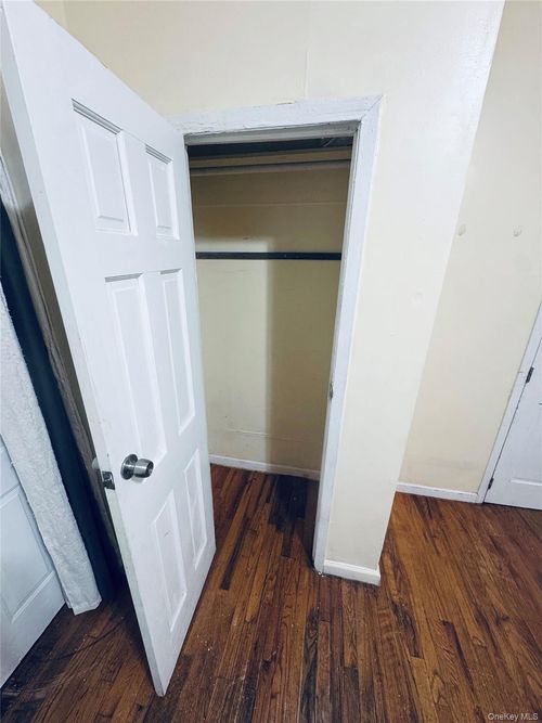 438 Chesnut St, New York, NY, 11208 | Card Image