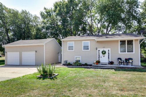 605 Clover Ln, Round Lake Beach, IL, 60073-2216 | Card Image
