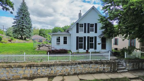 815 10th Ave, Fulton, IL, 61252-1303 | Card Image