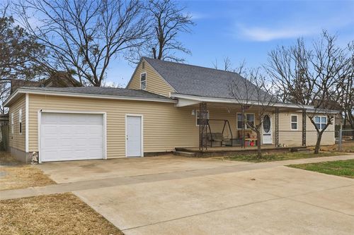 523 N 2nd Ave, Stroud, OK, 74079-3406 | Card Image