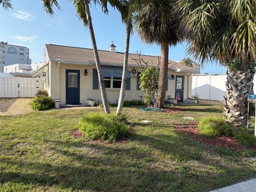111 174th Ave E, REDINGTON SHORES, FL, 33708-1461 | Card Image