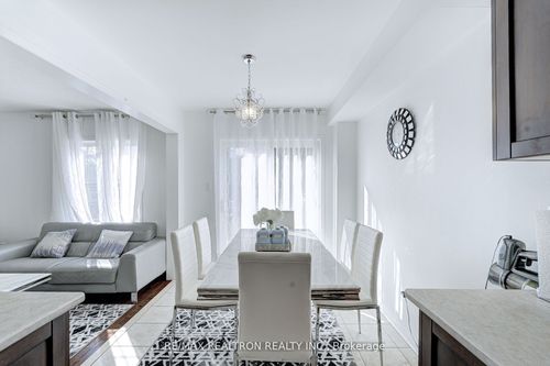 88 Banbrooke Cres, Newmarket, ON, L3X2W9 | Card Image