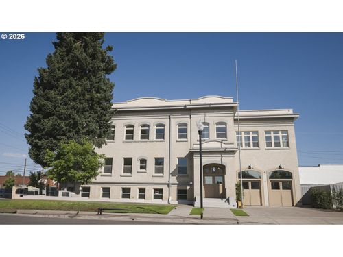 550 N 1st St, Woodburn, OR, 97071-3930 | Card Image