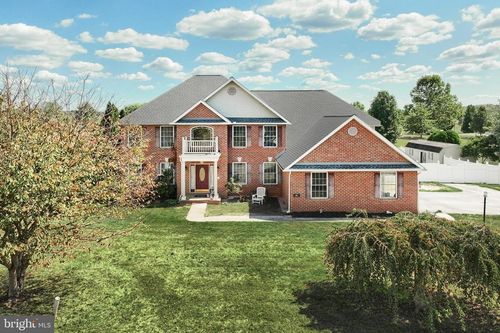 37 Amanda Dr, Littlestown, PA, 17340-9229 | Card Image