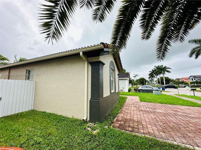 10886 Sw 242 Nd St, House other with 4 bedrooms, 2 bathrooms and null parking in Homestead FL | Image 4