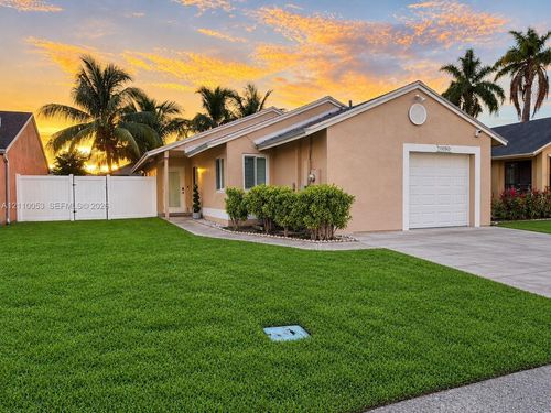 1030 Sw 111th Ave, Pembroke Pines, FL, 33025-3516 | Card Image