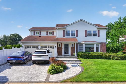2 Foxhurst Ct, New Hyde Park, NY, 11040-1019 | Card Image