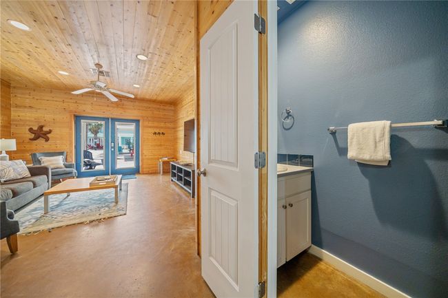 203 - 2120 S 11 Th St, Townhouse with 3 bedrooms, 3 bathrooms and null parking in Port Aransas TX | Image 11
