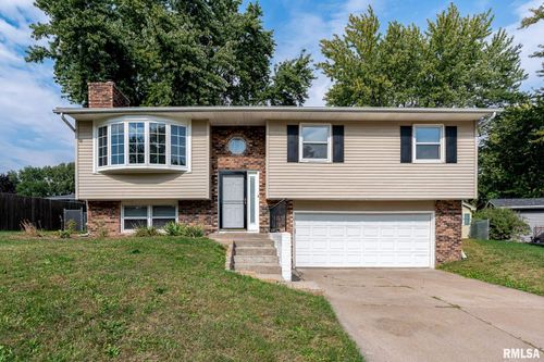 2530 Saint Johns Ct, Bettendorf, IA, 52722-2143 | Card Image