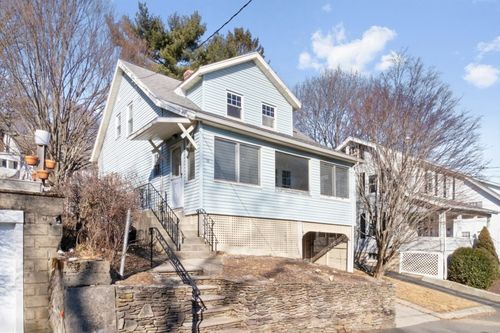 58 Alpine St, Arlington, MA, 02474-2650 | Card Image