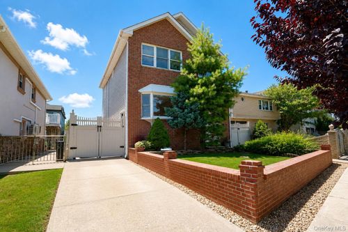 124 Reid Ave, New York, NY, 10305 | Card Image