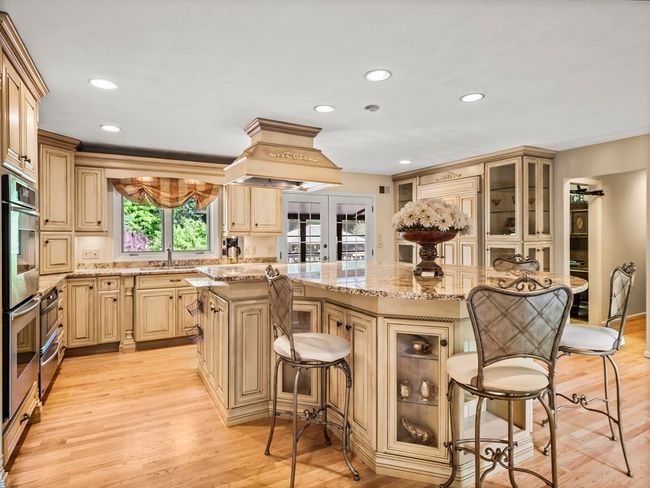 10 Bridle Path Way, House other with 3 bedrooms, 5 bathrooms and 6 parking in Tyngsboro MA | Image 5