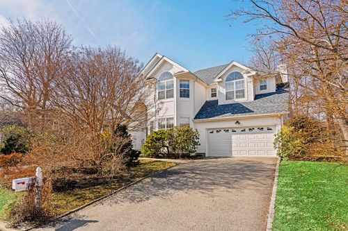 16 Carlyle Drive, Glen Cove, NY, 11542 | Card Image