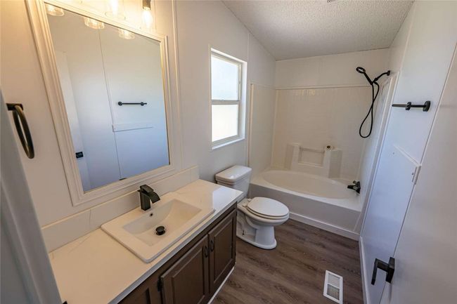 Bathroom | Image 9