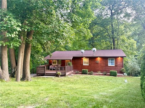 415 Middle Run Rd, Chester, WV, 26034-1916 | Card Image