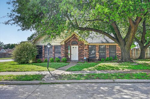 819 Tifton Court, Lancaster, TX, 75146 | Card Image