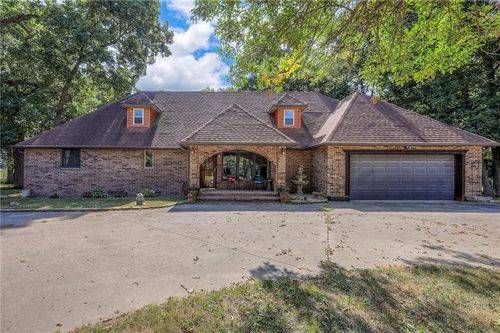 29200 Walker Rd, Harrisonville, MO, 64701-8142 | Card Image
