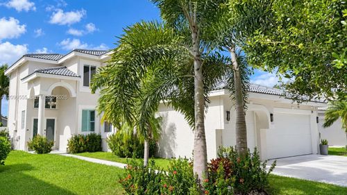 212 Sw 179th Ave, Pembroke Pines, FL, 33029-3905 | Card Image