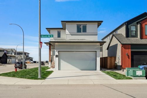 2 Miners Rd W, Lethbridge, AB, T1J5T9 | Card Image