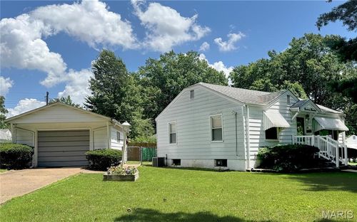 1900 Farrell Dr, Saint Louis, MO, 63133-1215 | Card Image
