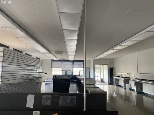 48257 E 1st St, Oakridge, OR, 97463-9701 | Card Image