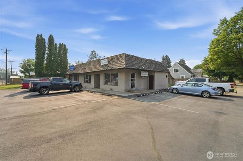 21 4th Ave W, Omak, WA, 98841-9270 | Card Image
