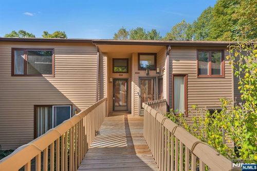 227 Mountain View Dr, Mahwah, NJ, 07430-3424 | Card Image