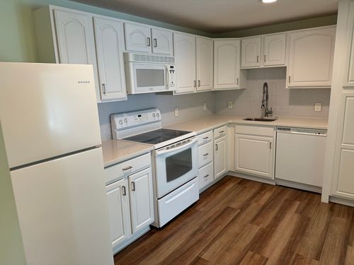 apt-3f-2 Ocean Ave, Gloucester, MA, 01930-5285 | Card Image