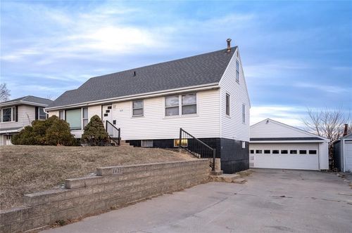 1625 11th St Nw, Cedar Rapids, IA, 52405-1601 | Card Image