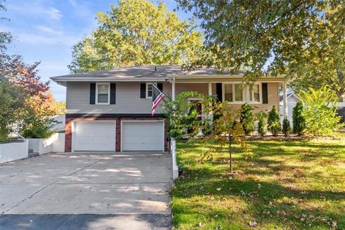 207 N Paul Dr, Sibley, MO, 64088-9604 | Card Image