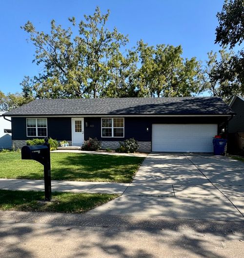 6209 Kelling St, Davenport, IA, 52806-1702 | Card Image