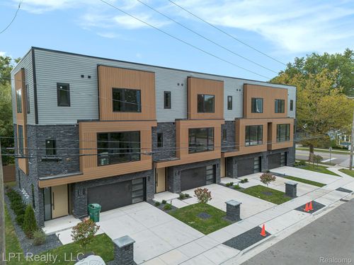 523 Walnut St, Brighton, MI, 48116-0090 | Card Image